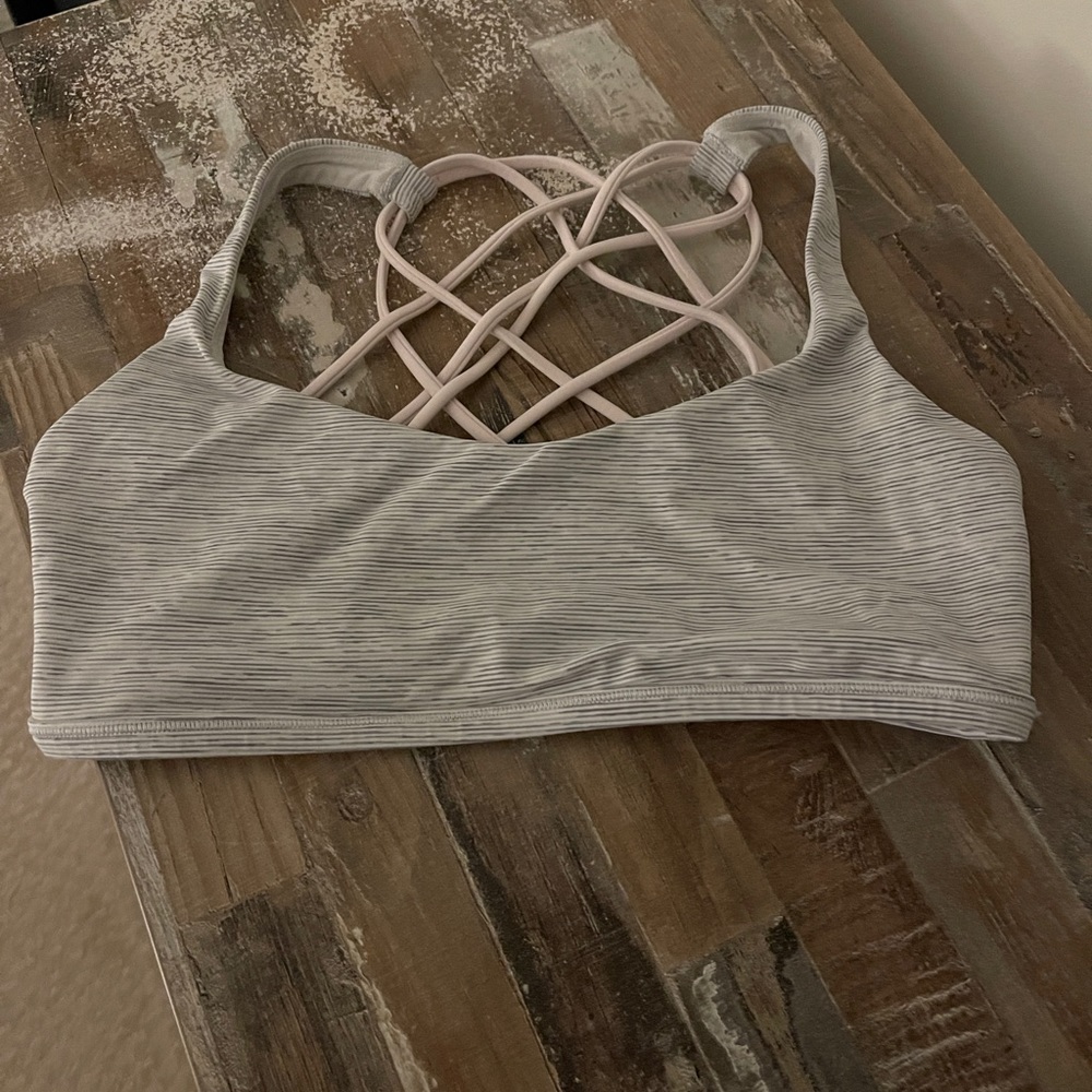 Lululemon free to be wild size 8